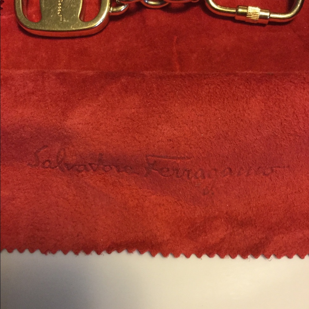 Salvatore Ferragamo Keychain 100% Authentic Unisex - Picture 8 of 8